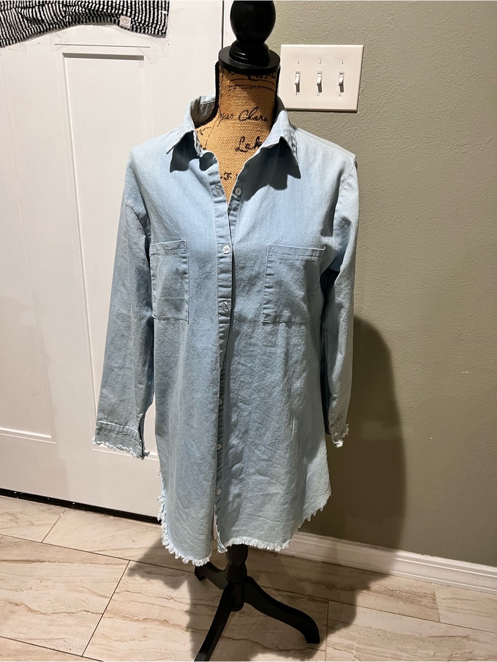 Womens Denim Button Down Shirt Frayed Hem Long Sleeve Medium